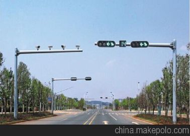 China Q345 4m/6m galvanisierte die verfügbare Straßen-helle Pole-Signal-Kundenbezogenheit fournisseur